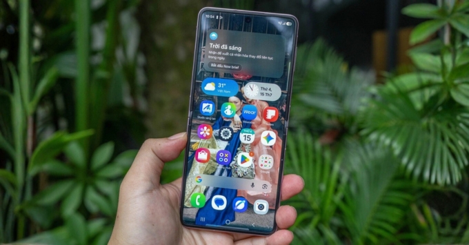 Màn hình phụ FlexWindow 4,1 inch trên Galaxy Z Flip8