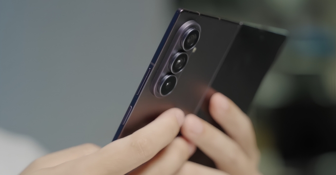 Thiết kế gập cao cấp của Galaxy Z Fold8 Ultra