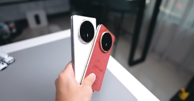 HONOR Magic V6 với thiết kế hai màu sắc nổi bật