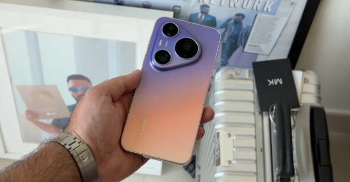 Mặt lưng Huawei Pura 90s Pro Max với thiết kế cao cấp và cụm camera tele 200MP
