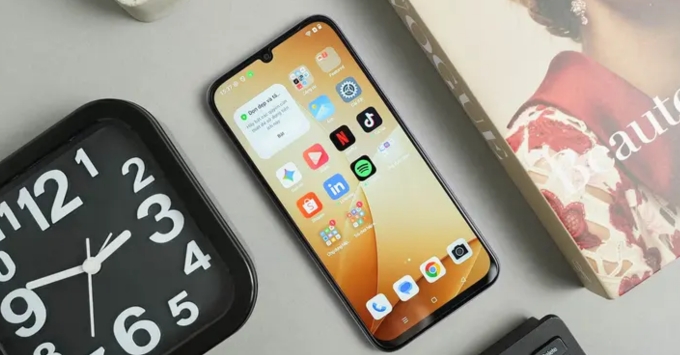 So sánh màn hình OPPO A6c và OPPO A58