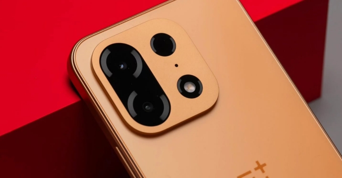 Cụm camera sau tích hợp cảm biến chính 50MP hỗ trợ chống rung quang học OIS trên điện thoại OnePlus Turbo 6X Pro cũ.