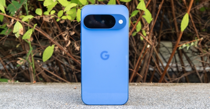 Google Pixel 10 thiết kế thanh lịch tối giản và cao cấp