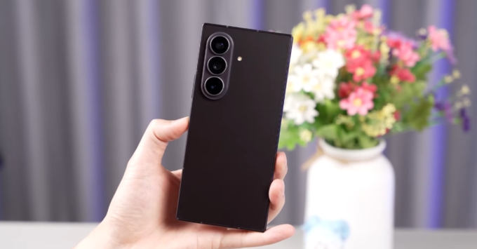 Thiết kế mặt lưng Samsung Galaxy Z Fold8 Ultra siêu mỏng