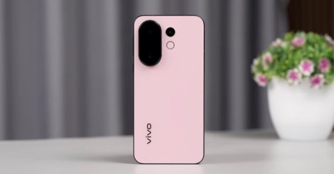 Vivo S30 Pro mini gây ấn tượng mạnh với màn hình cong nhẹ mềm mại