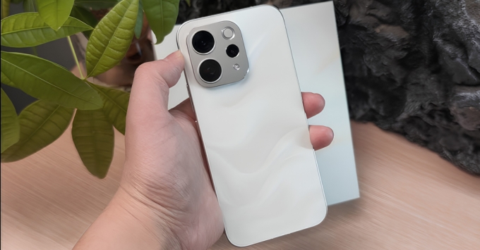 Cận cảnh hệ thống camera Vivo S50 với camera chính 50MP và tele 50MP