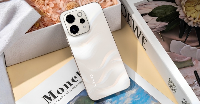 Thiết kế Vivo S50 mỏng nhẹ với khung viền kim loại vuông vức