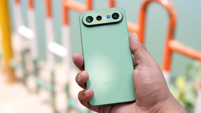 Vivo X300 FE có thiết kế nhỏ gọn