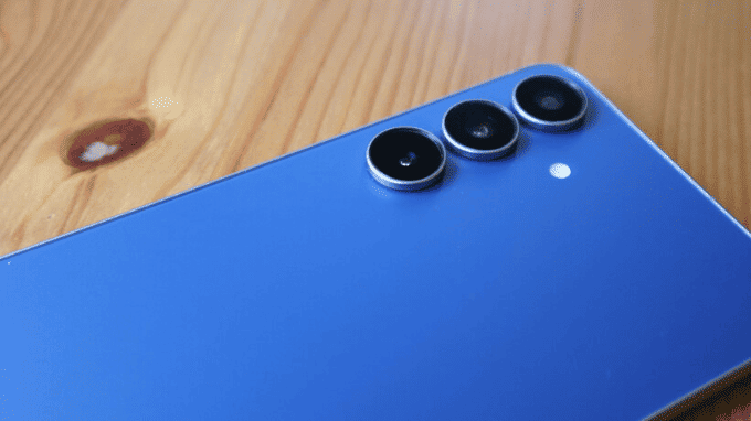 Camera ba ống kính của Galaxy S25 FE
