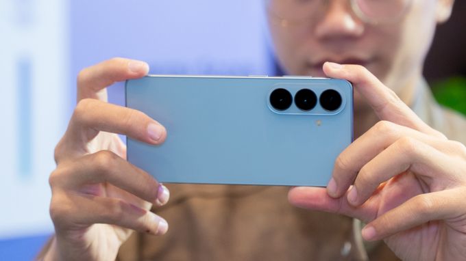 Samsung Galaxy S26 sở hữu cụm 3 camera