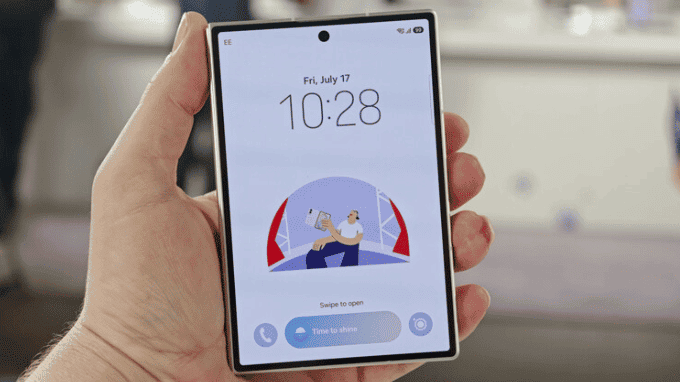 Fold8 có hai camera selfie 10 MP