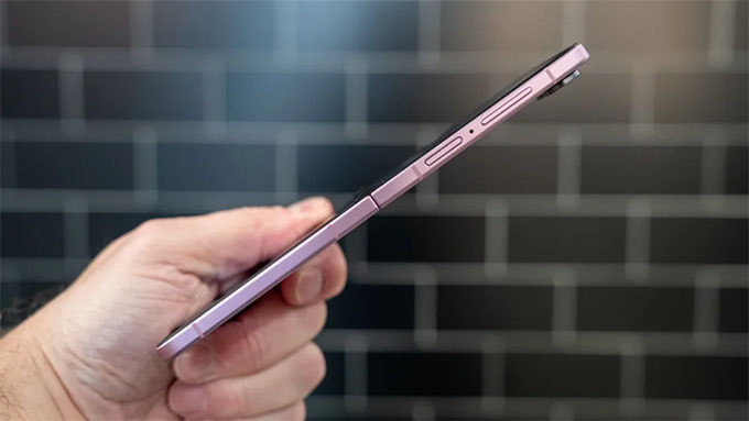 Nên chọn Samsung Galaxy Z Flip8 hay iPhone 17?