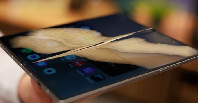 Galaxy Z Fold 8 với màn hình gập tỷ lệ 4:3 và thiết kế mỏng nhẹ