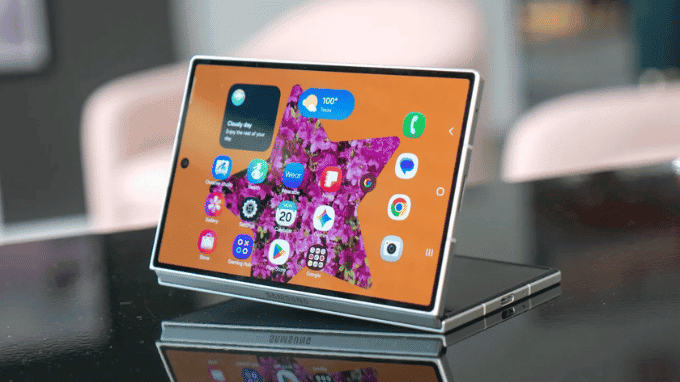 Màn hình ngoài rộng giúp gõ chữ dễ hơn