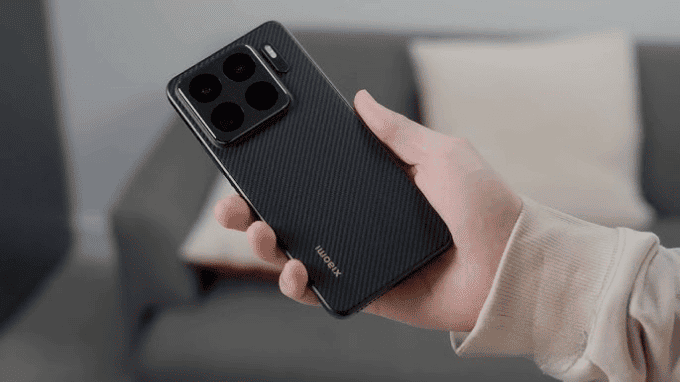 Họa tiết sợi tổng hợp trên Xiaomi 15S Pro