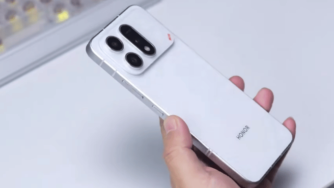HONOR Win Turbo đánh đổi trọng lượng lấy pin