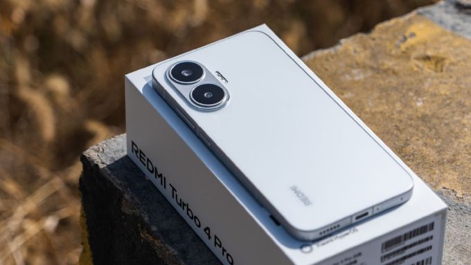 Redmi Turbo 4 Pro có ngôn ngữ thiết kế phẳng hoàn toàn