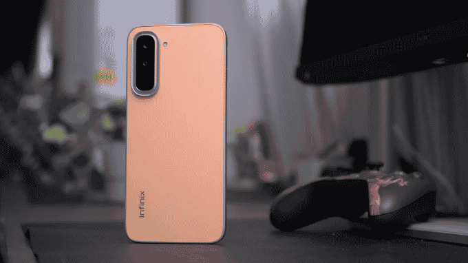 Infinix Hot 70 đổi sắc theo nhiệt độ