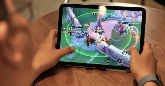 So sánh hiệu năng Xiaomi Pad 7 Pro Snapdragon 8s Gen 3 và Apple A16 Bionic trong xử lý đa nhiệm, chơi game và sáng tạo nội dung.