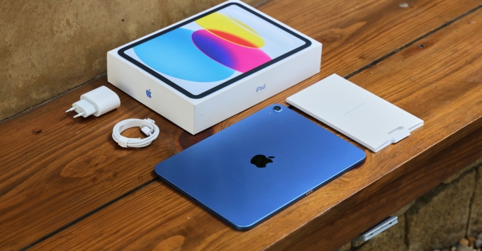 So sánh pin Xiaomi Pad 7 Pro 8850mAh sạc nhanh 67W và iPad A16 về thời lượng sử dụng và tốc độ sạc.