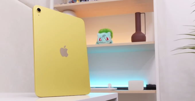 So sánh thiết kế Xiaomi Pad 7 Pro và iPad A16 với khung nhôm nguyên khối, màn hình lớn và phong cách hiện đại.