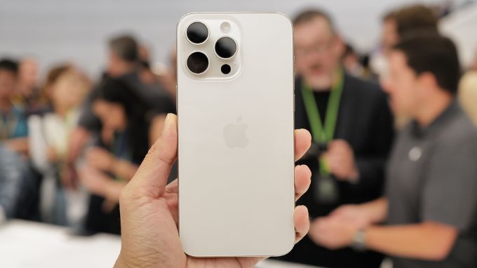 iPhone 15 Pro có khung viền Titanium chuẩn hàng không vũ trụ
