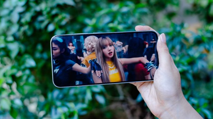 OPPO Reno16 F sở hữu màn hình AMOLED phẳng kích thước 6.57 inch