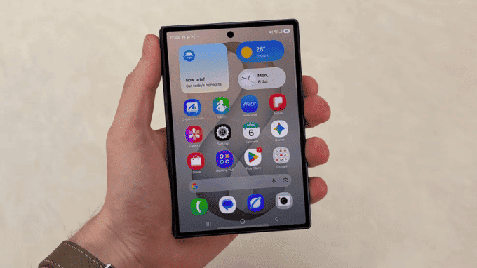 Màn hình ngoài Fold8 có tỷ lệ 10:16