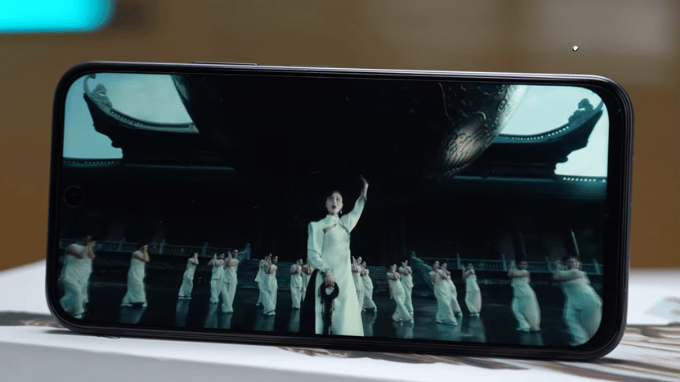 Màn hình OPPO A6T Pro rộng 6.75 inch
