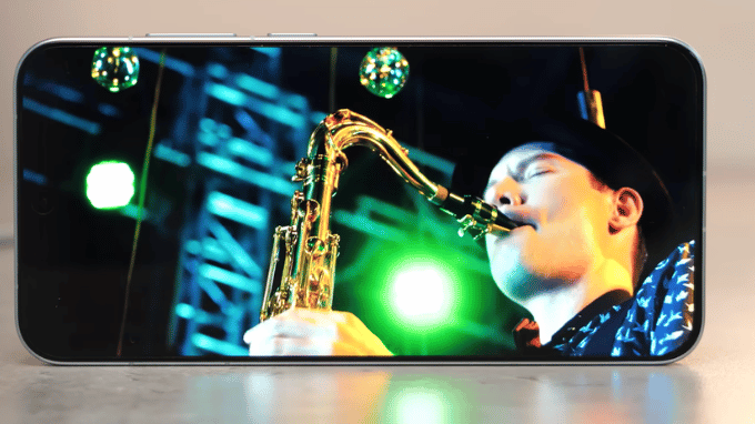 Màn hình Vivo X200 Pro mini hiển thị màu tự nhiên