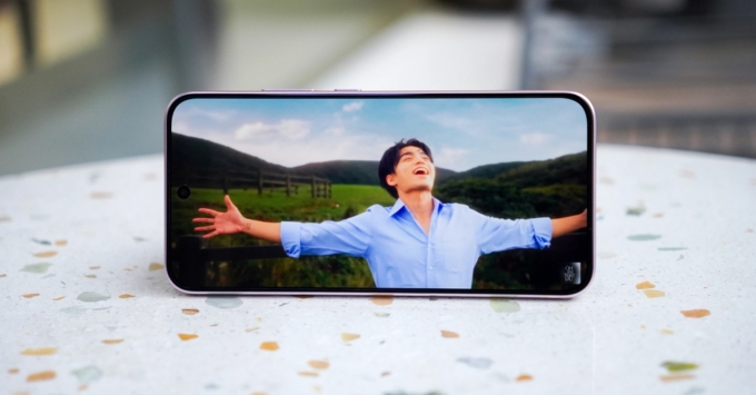 Nhược điểm mua OPPO A6T Pro trọng lượng