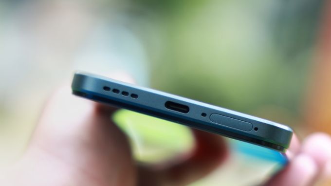 Realme C85 là một chiếc điện thoại hướng tới sự thực dụng, bền bỉ