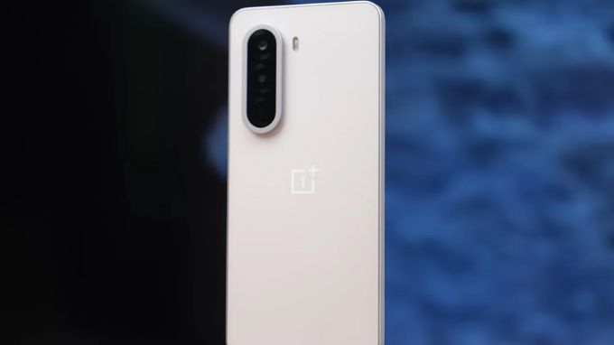 OnePlus Turbo 6X cũ sở hữu ngoại hình hiện đại