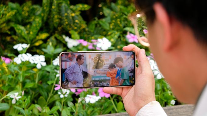 màn hình của OPPO A6c và Redmi Note 13