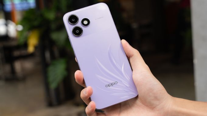 thiết kế của OPPO A6c và Redmi Note 13