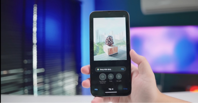 Cận cảnh cụm camera sau 8MP trên Realme C100i hỗ trợ quét mã QR nhanh chóng