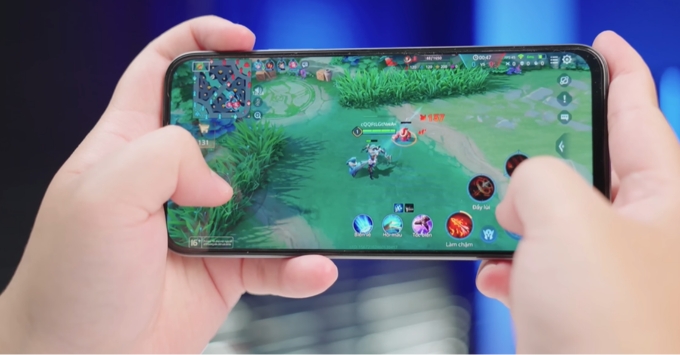Trải nghiệm chơi game Liên Quân Mobile mượt mà trên điện thoại Realme C100i