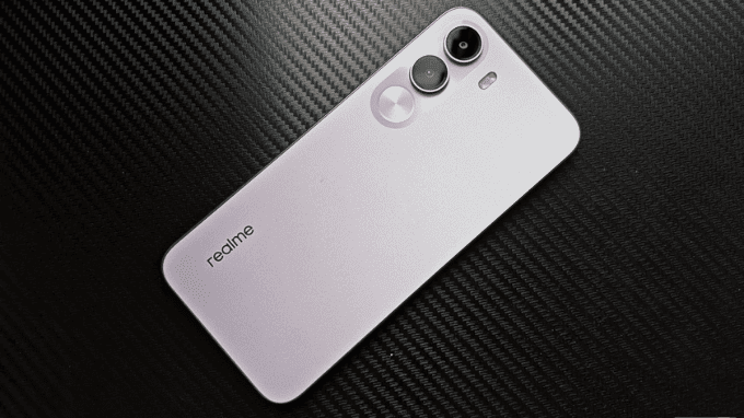 Realme C100i bền bỉ với khung máy bo cong