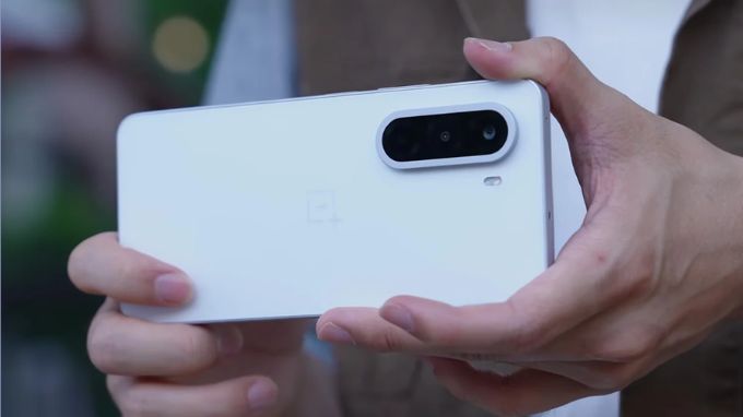 OnePlus Turbo 6X cũ có camera chính 50MP