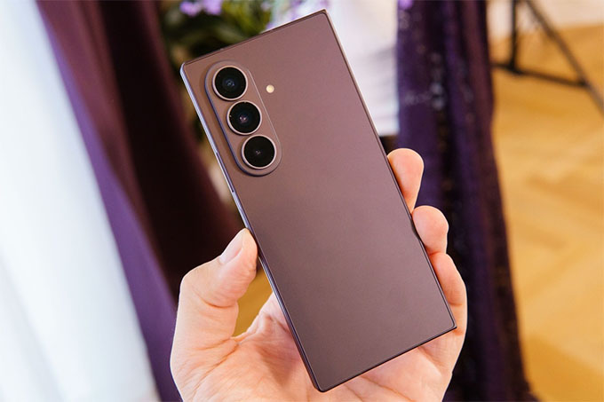 Samsung Galaxy Z Fold8 Ultra với trọng lượng 215g