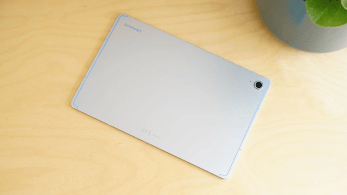Thiết kế mỏng của Galaxy Tab S10 FE