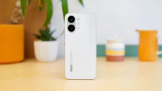 POCO X8 Pro Max thì ngược lại, với ngoại hình hầm hố hơn