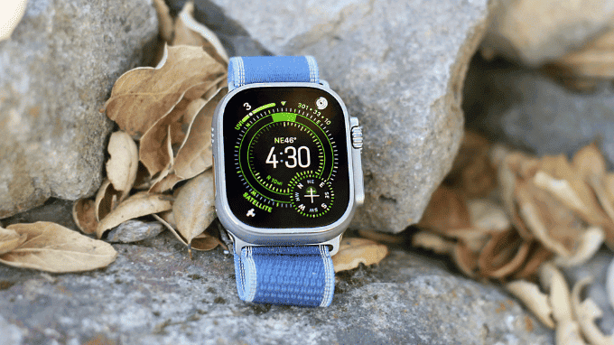 Apple Watch Ultra 3 sử dụng vỏ titan 49 mm