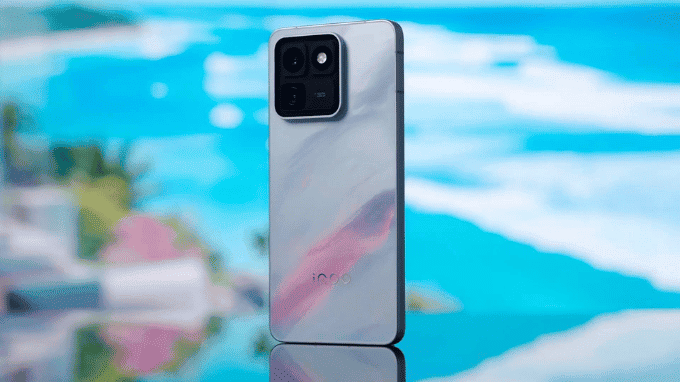 Thiết kế vivo iQOO 15T cũ cao cấp