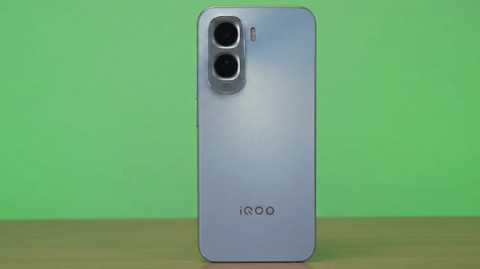 Thiết kế vivo iQOO Z11 cũ hiện đại