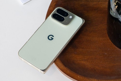 Rò rỉ hình ảnh Google Pixel 11 Pro Fold với tông màu 'pine' mới, camera thiết kế lại