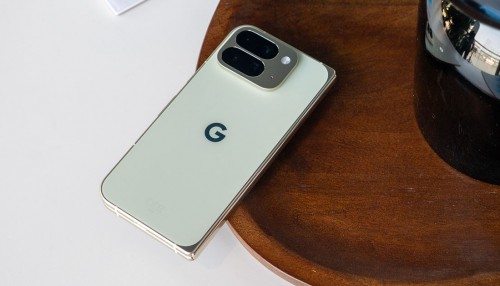 Rò rỉ hình ảnh Google Pixel 11 Pro Fold với tông màu 'pine' mới, camera thiết kế lại