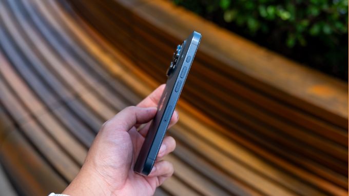 iPhone 15 Pro được trang bị viên pin dung lượng 3274 mAh