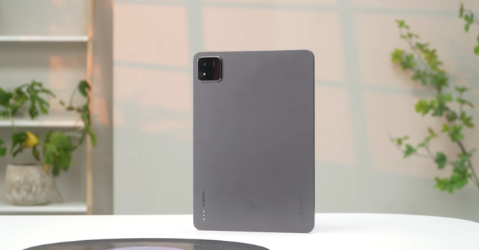 Xiaomi Pad 7 Pro chính hãng sở hữu màn hình 11.2 inch 3.2K 144Hz, chip Snapdragon 8s Gen 3, pin 8850mAh sạc nhanh 67W và HyperOS 2 tích hợp AI.