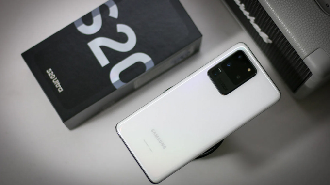 Galaxy S20 Ultra là điện thoại cao cấp nhất trong dòng Galaxy S20 series